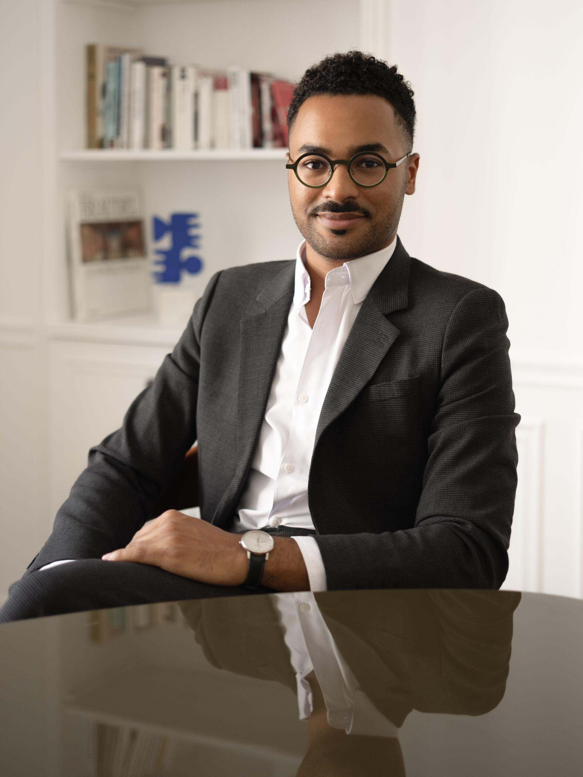 Mbaye-Yacine THIAM is a member of the Paris Bar and specializes in business litigation, criminal law and employment law.
